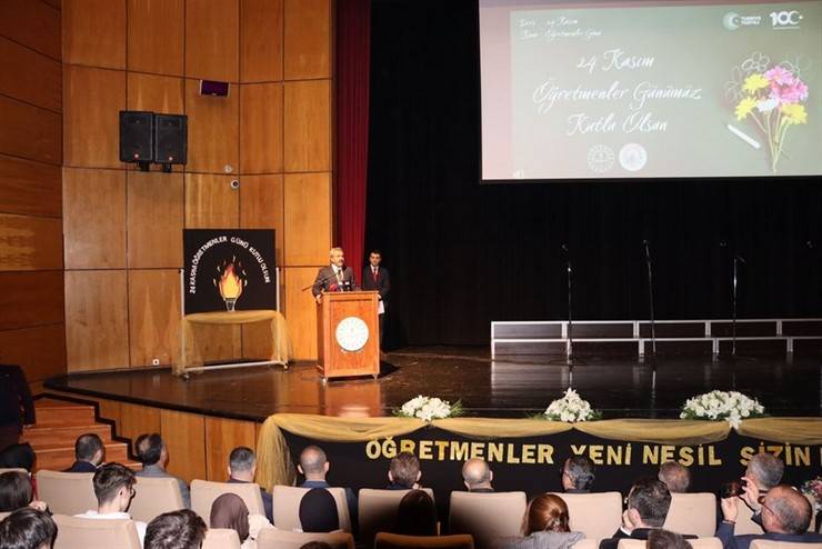 Gençlik ve Spor Bakanı Bak, Rize'de Öğretmenler Günü töreninde konuştu 28