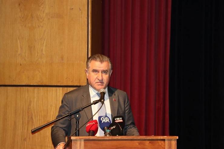 Gençlik ve Spor Bakanı Bak, Rize'de Öğretmenler Günü töreninde konuştu 6