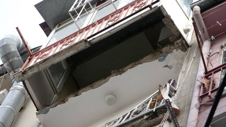 Rizeli genç hava almak için çıktığı 7. kattaki balkon çökünce hayatını kaybetti 5