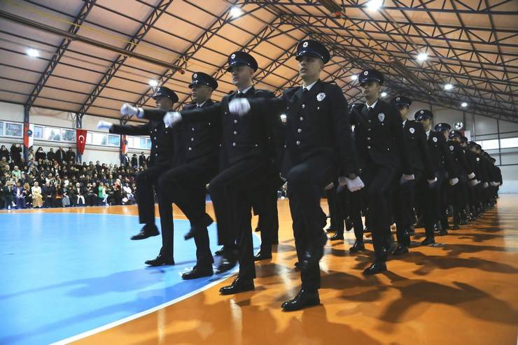 Rize eğitimini tamamlayan 365 polis adayı yemin etti 8