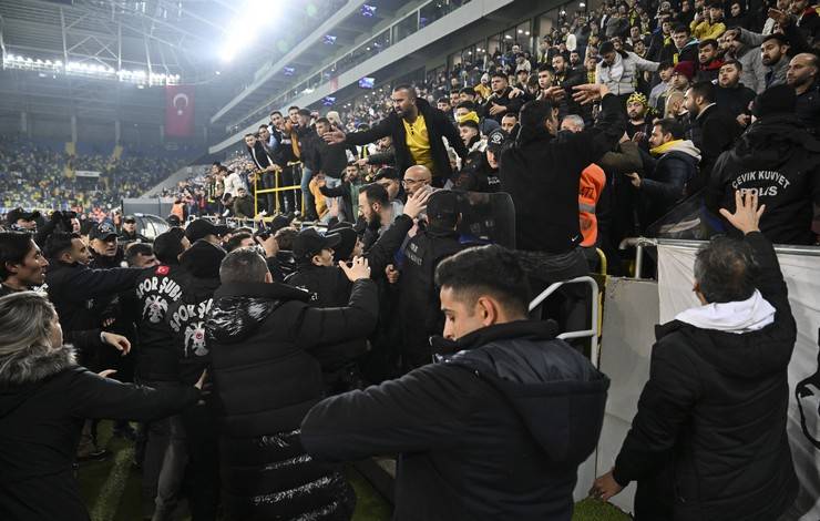 MKE Ankaragücü Kulübü Başkanı Faruk Koca Çaykur Rizespor maçı sonrası hakeme yumruk attı 30