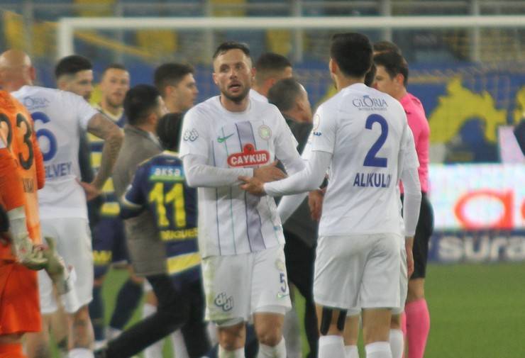 MKE Ankaragücü Kulübü Başkanı Faruk Koca Çaykur Rizespor maçı sonrası hakeme yumruk attı 8