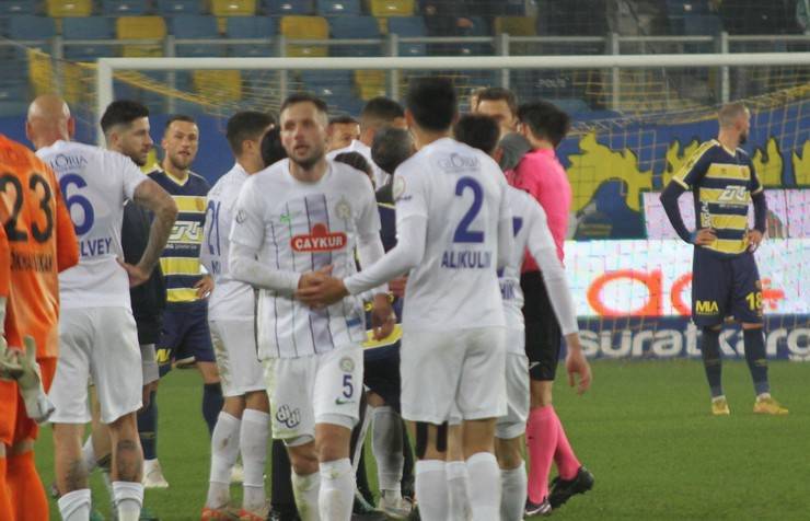 MKE Ankaragücü Kulübü Başkanı Faruk Koca Çaykur Rizespor maçı sonrası hakeme yumruk attı 9