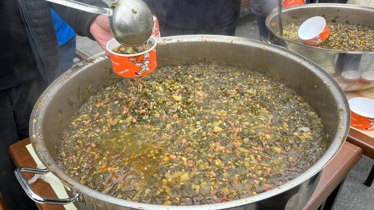 Güneysu'da vatandaşlara karalahana çorbası dağıtıldı 4