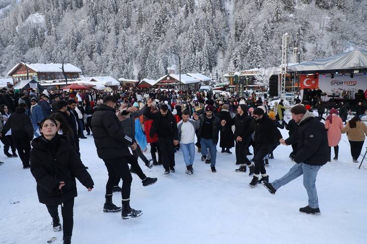 Ayder Kardan Adam Festivali renkli görüntülere sahne oldu 23