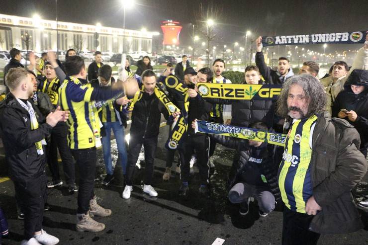 Fenerbahçe kafilesi maç için Rize'ye geldi 10