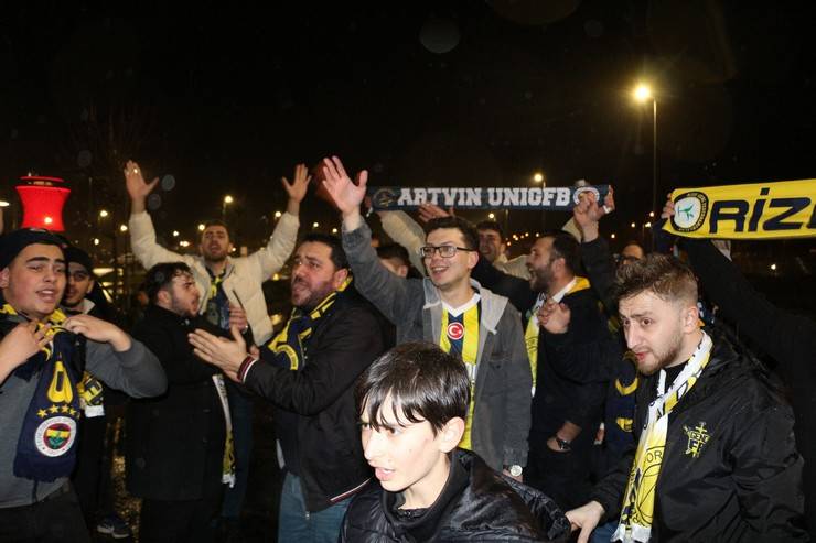 Fenerbahçe kafilesi maç için Rize'ye geldi 5