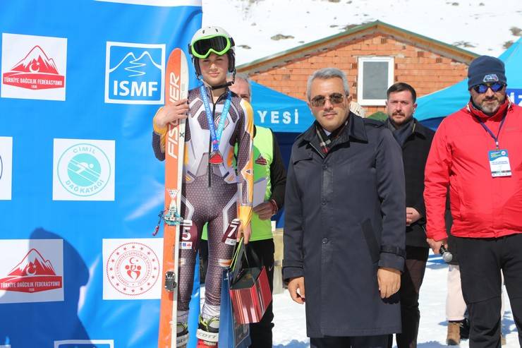 Türkiye Dağ Kayağı Şampiyonası, Rize'de başladı 17