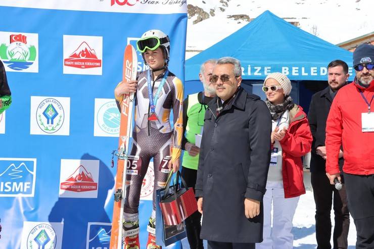 Türkiye Dağ Kayağı Şampiyonası, Rize'de başladı 24