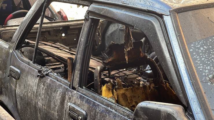 Rize'de park halindeki 2 otomobil yandı 7
