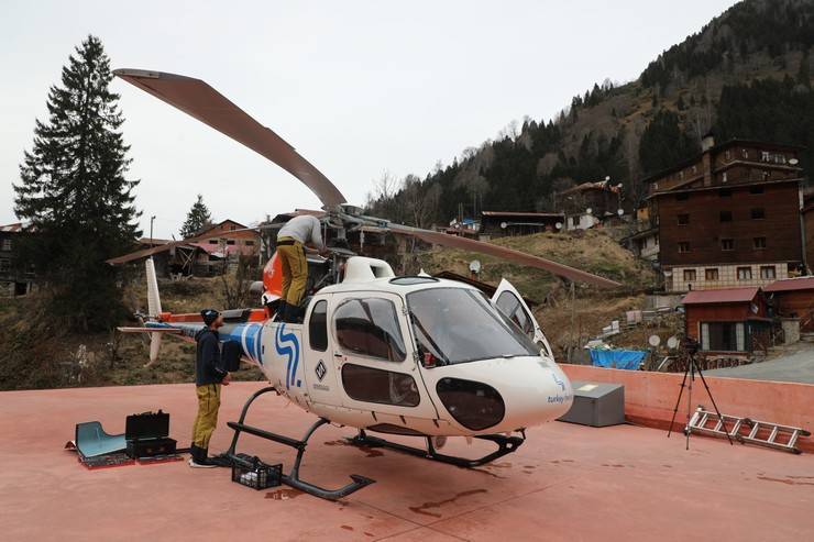 Çengel boynuzlu dağ keçileri için Kaçkarlar'a helikopterle yem taşındı 2