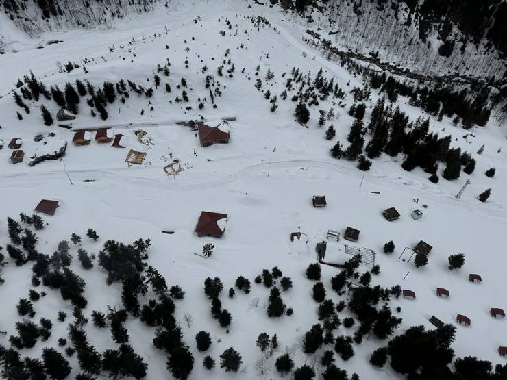 Çengel boynuzlu dağ keçileri için Kaçkarlar'a helikopterle yem taşındı 9