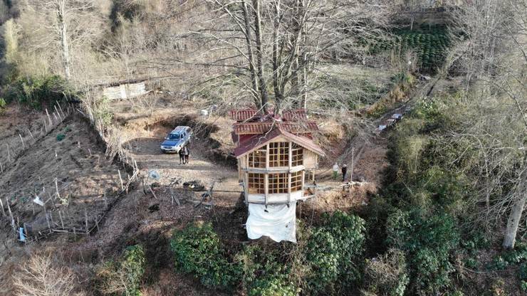 Rizeli vatandaş 150 yıllık ağacın gövdesine 2+1 ev yaptı 8