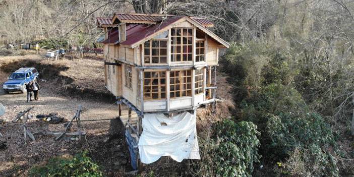 Rizeli vatandaş 150 yıllık ağacın gövdesine 2+1 ev yaptı