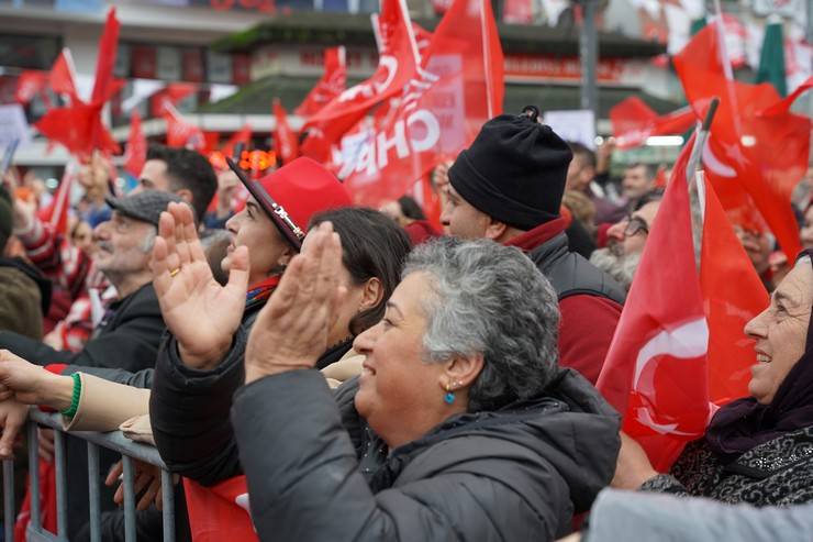 CHP Genel Başkanı Özgür Özel Rize'de konuştu 10