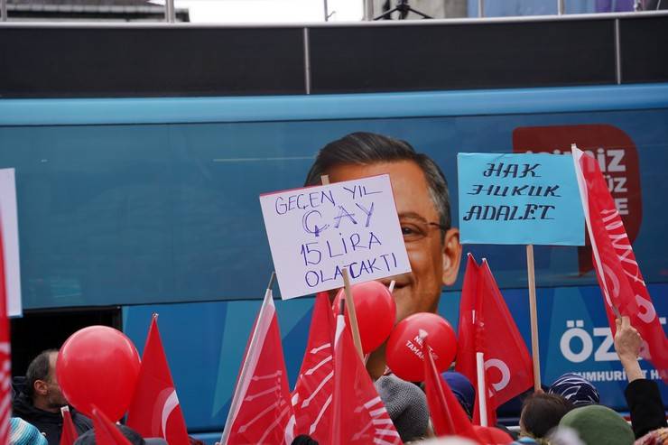 CHP Genel Başkanı Özgür Özel Rize'de konuştu 6