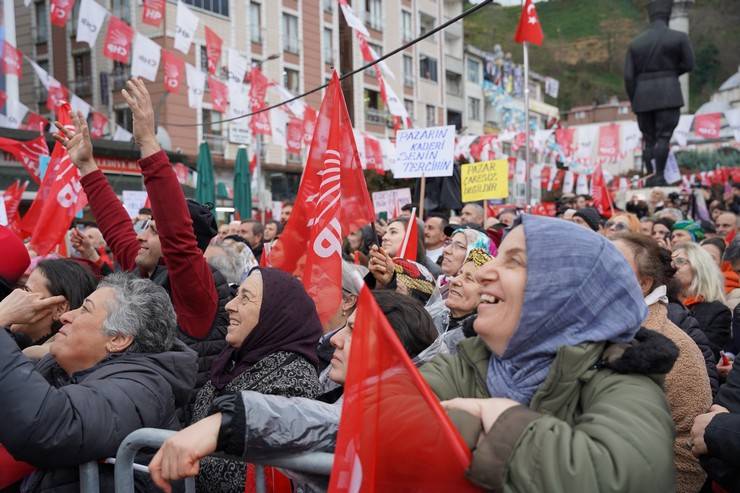 CHP Genel Başkanı Özgür Özel Rize'de konuştu 9