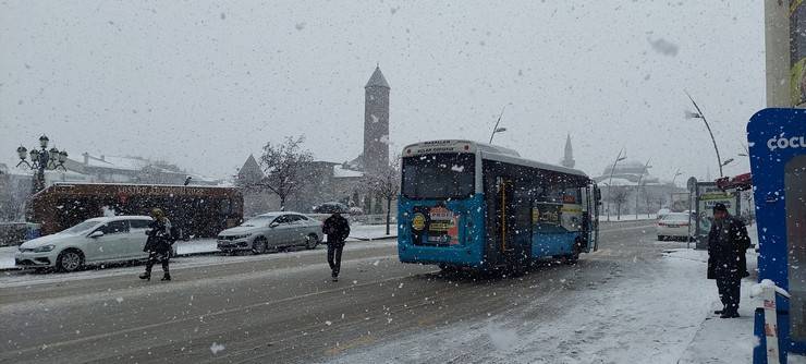 Erzurum’da kar yağışı etkili oluyor, 147 köy yolu ulaşıma kapalı 2