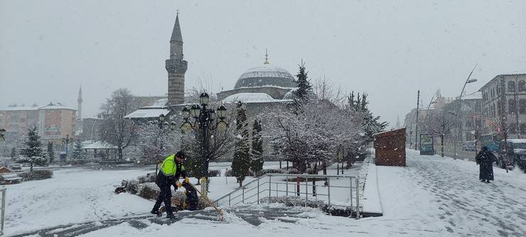Erzurum’da kar yağışı etkili oluyor, 147 köy yolu ulaşıma kapalı 3