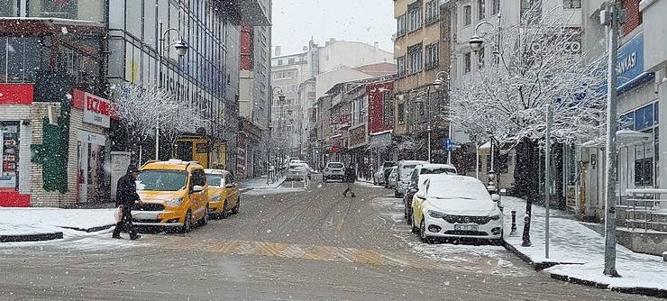 Erzurum’da kar yağışı etkili oluyor, 147 köy yolu ulaşıma kapalı 6