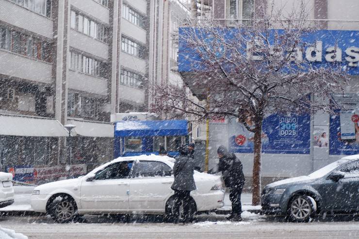 Erzurum’da kar yağışı etkili oluyor, 147 köy yolu ulaşıma kapalı 8