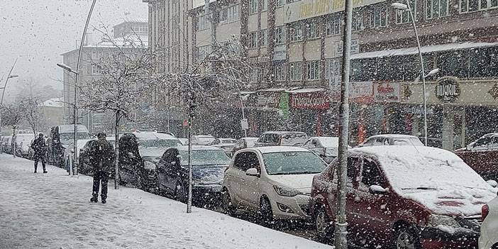 Erzurum’da kar yağışı etkili oluyor, 147 köy yolu ulaşıma kapalı