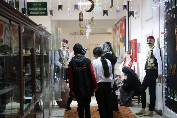 Eski Ramazanları okullarının koridorunda yaşatıyorlar 9