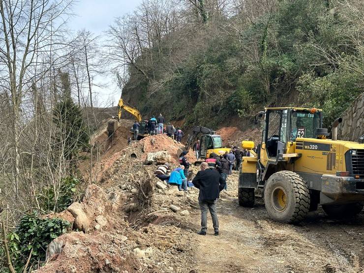 Trabzon'da içme suyu hattı çalışmasında göçük: 3 işçi öldü 1