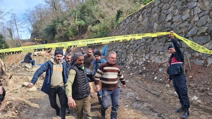 Trabzon'da içme suyu hattı çalışmasında göçük: 3 işçi öldü 10