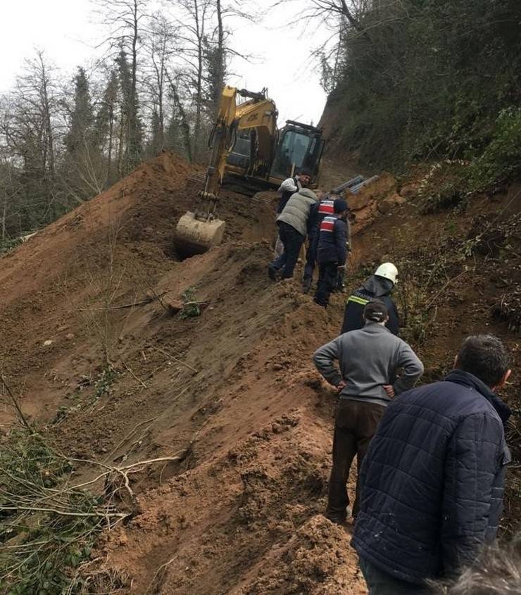 Trabzon'da içme suyu hattı çalışmasında göçük: 3 işçi öldü 14