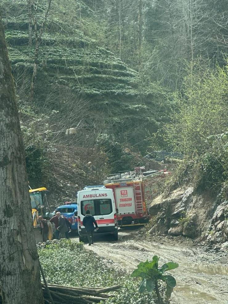 Trabzon'da içme suyu hattı çalışmasında göçük: 3 işçi öldü 17