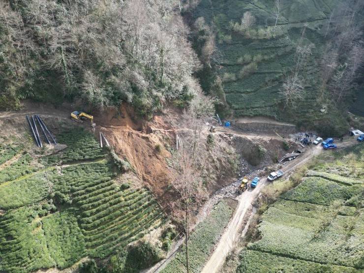 Trabzon'da içme suyu hattı çalışmasında göçük: 3 işçi öldü 22