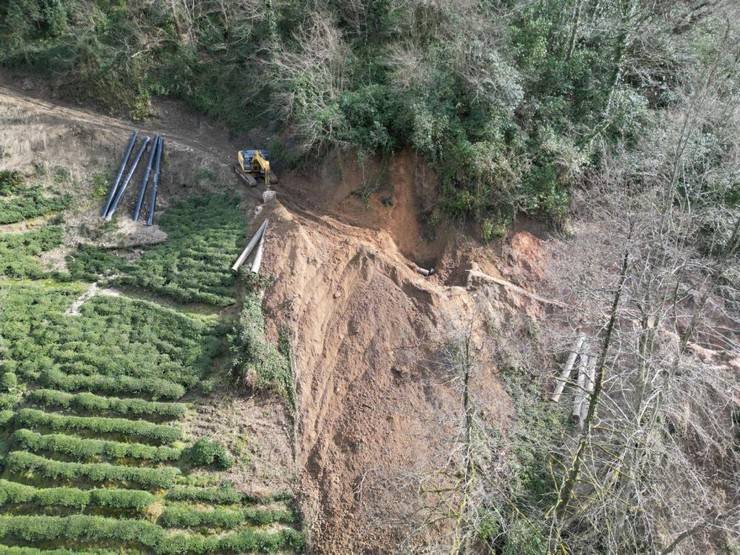 Trabzon'da içme suyu hattı çalışmasında göçük: 3 işçi öldü 24