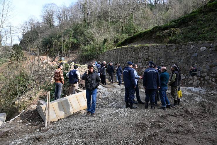 Trabzon'da içme suyu hattı çalışmasında göçük: 3 işçi öldü 31