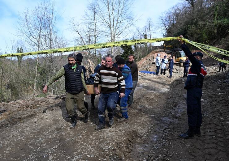 Trabzon'da içme suyu hattı çalışmasında göçük: 3 işçi öldü 34