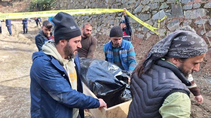 Trabzon'da içme suyu hattı çalışmasında göçük: 3 işçi öldü 4