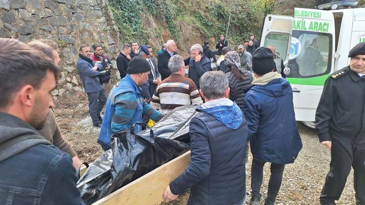 Trabzon'da içme suyu hattı çalışmasında göçük: 3 işçi öldü 5