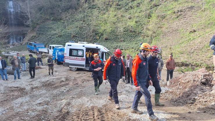 Trabzon'da içme suyu hattı çalışmasında göçük: 3 işçi öldü 6