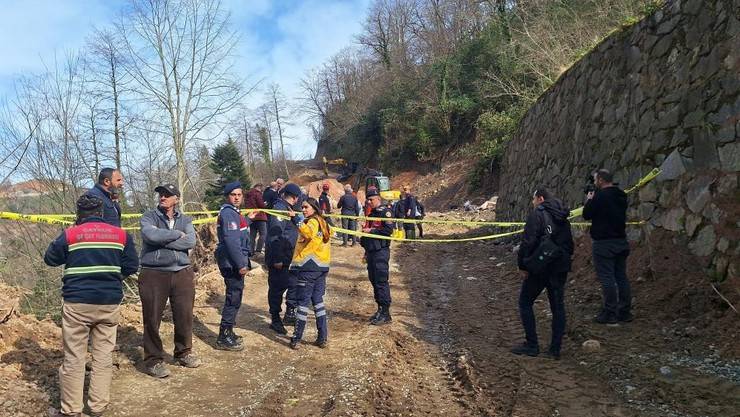 Trabzon'da içme suyu hattı çalışmasında göçük: 3 işçi öldü 8