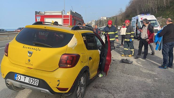 Rize'de Trafik Kazası: 4 Yaralı 15