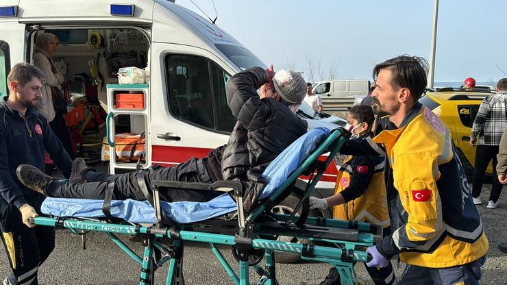 Rize'de Trafik Kazası: 4 Yaralı 19