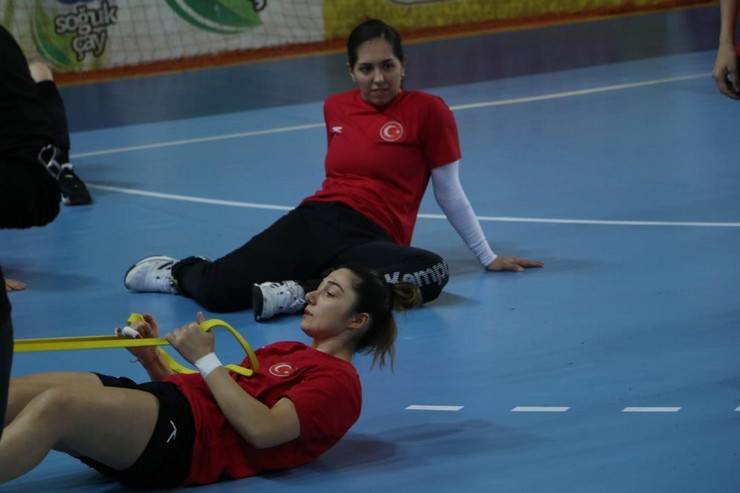 A Milli Kadın Hentbol Takımı, Rize’de oynayacağı Karadağ maçına hazırlanıyor 2