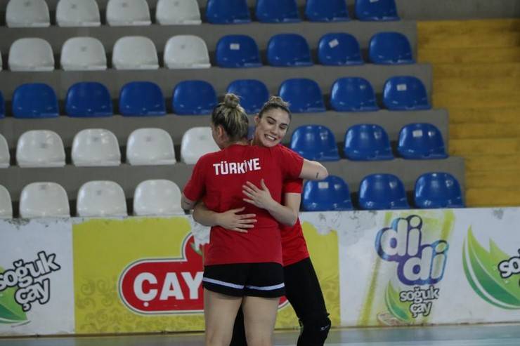 A Milli Kadın Hentbol Takımı, Rize’de oynayacağı Karadağ maçına hazırlanıyor 8