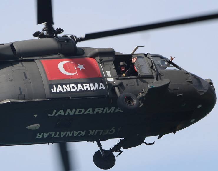 Jandarma Çelik Kanatlar, Rize'de gösteri uçuşu yaptı 11