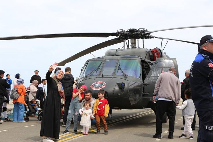Jandarma Çelik Kanatlar, Rize'de gösteri uçuşu yaptı 15