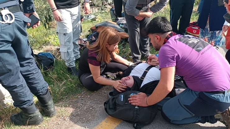 Üniversite öğrencilerini taşıyan tur otobüsü şarampole devrildi: 3’ü ağır 12 yaralı 1