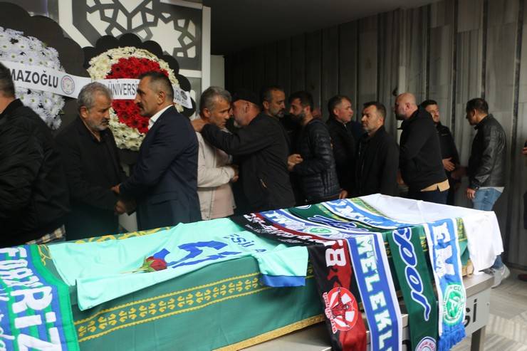 Kalp naklinin ardından hayatını kaybeden Esila'nın cenazesi defnedildi 12