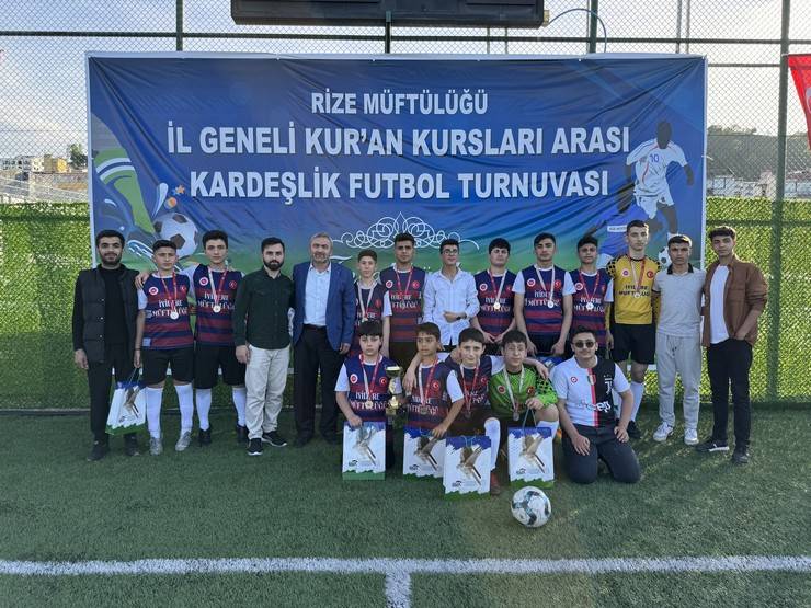 Rize’de hafızların futbol turnuvasında anlamlı mesaj 11