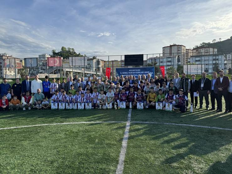 Rize’de hafızların futbol turnuvasında anlamlı mesaj 18