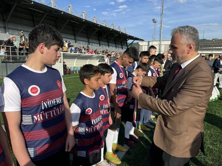 Rize’de hafızların futbol turnuvasında anlamlı mesaj 20